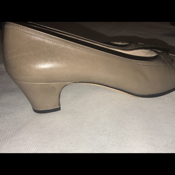 Vintage Ferragamo Size 9 lemon pepper steppers - Picture 3 of 8